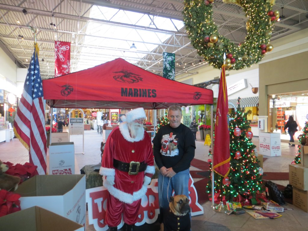 toysfortots2013valleyfairmalltoydrive11.jpg