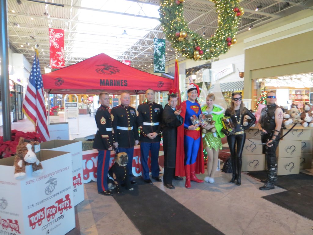 toysfortots2013valleyfairmalltoydrive4.jpg