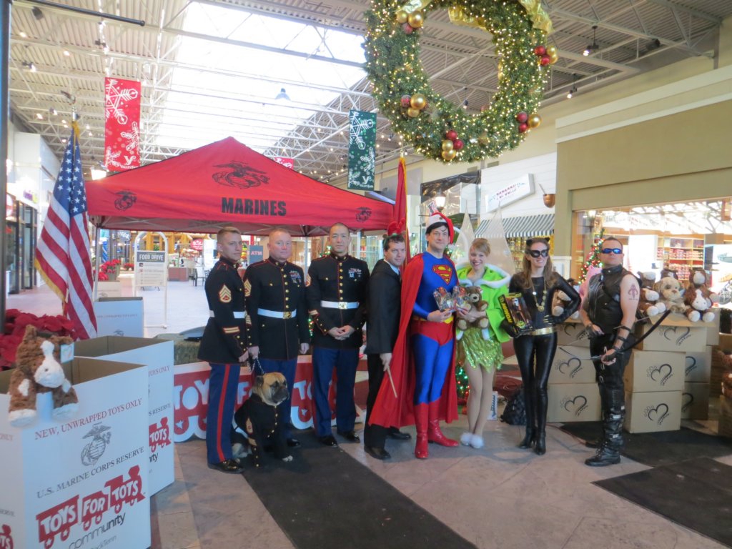 toysfortots2013valleyfairmalltoydrive5.jpg