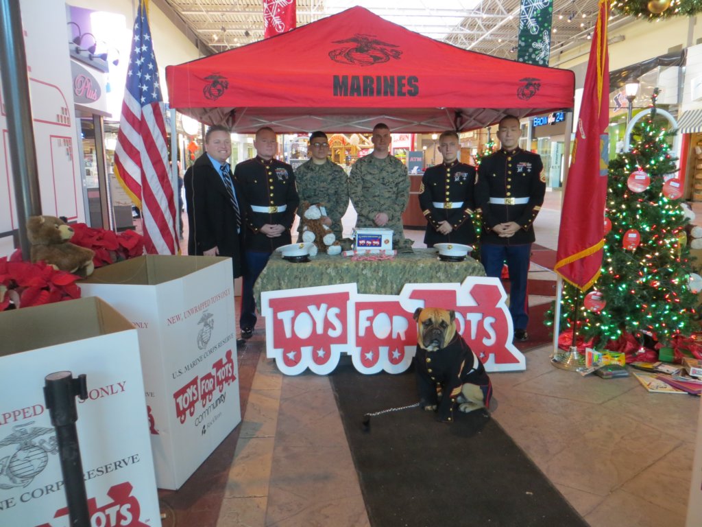 toysfortots2013valleyfairmalltoydrive7.jpg