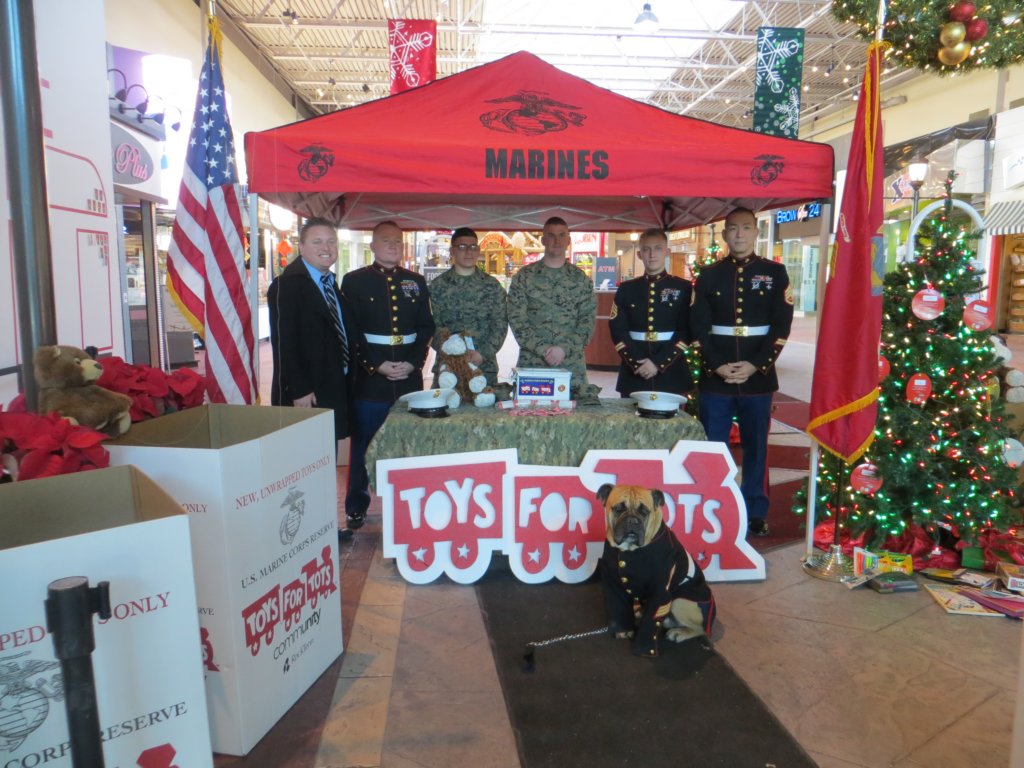 toysfortots2013valleyfairmalltoydrive8.jpg