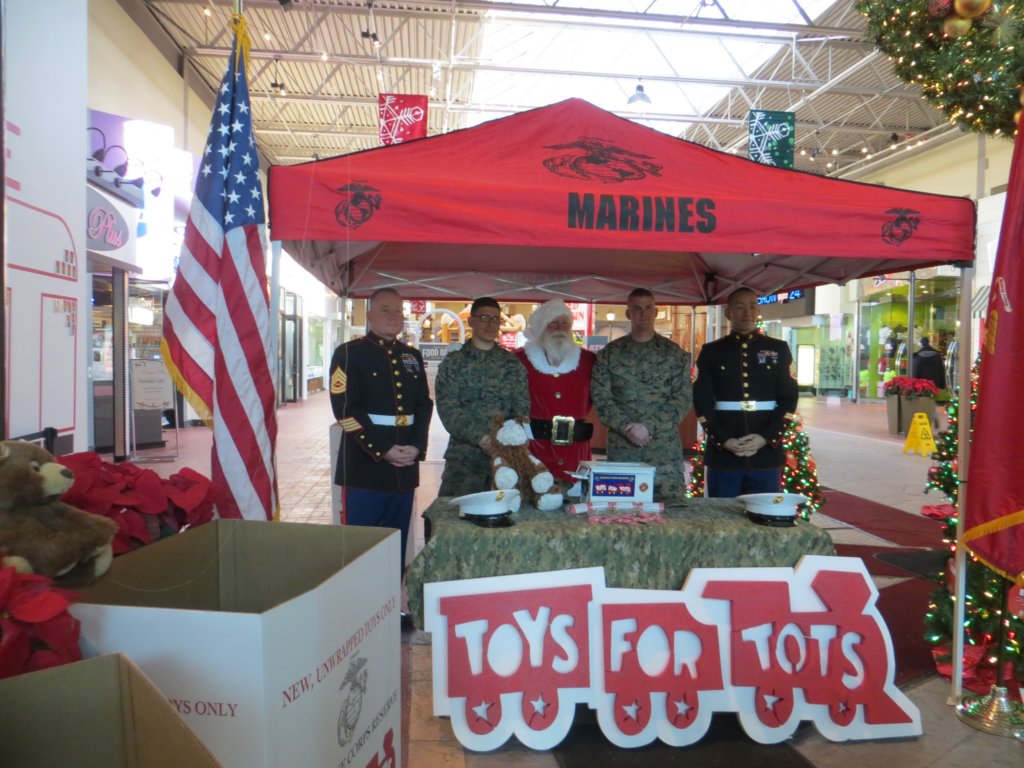 toysfortots2013valleyfairmalltoydrive9.jpg